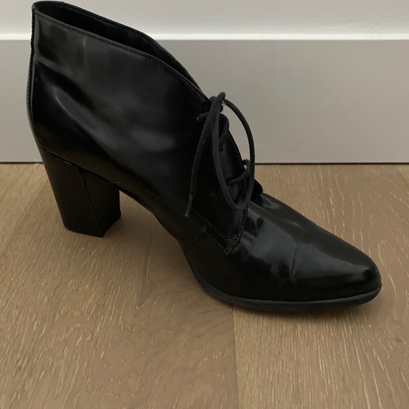 Clarks patent leather heeled boots - Picture 1 of 8